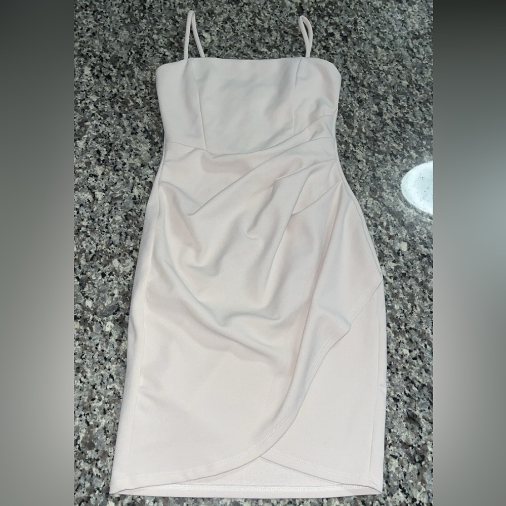 Precious dress in EUC! Worn once to homecoming dance! 🤍